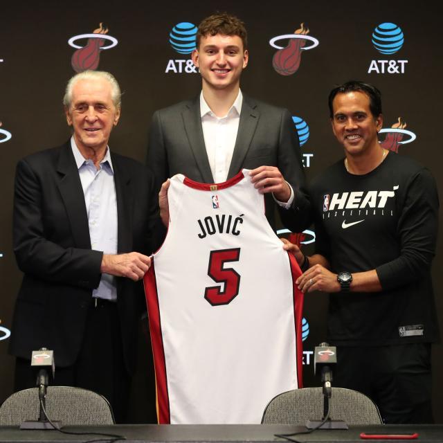 1660200558161066564.jpg 1241578836.jpg