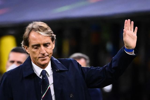 曼奇尼：博努奇犯错不应该 小基耶萨：两黄牌都勉强