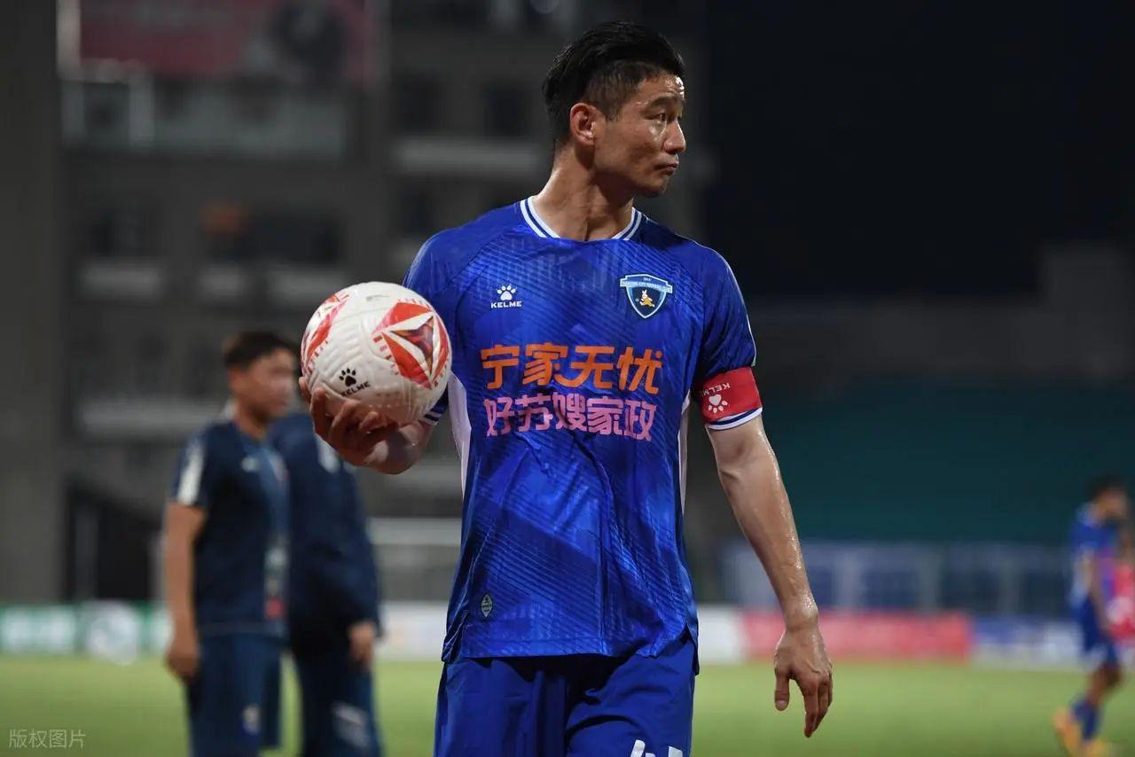 开云体育下载-鲁能王牌功勋正式离开俱乐部，曾是国足全能球员，表现可圈可点