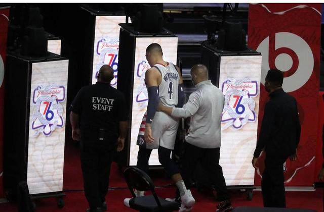 开云在线-球迷失控疫情惹的祸？明星后卫遭殃